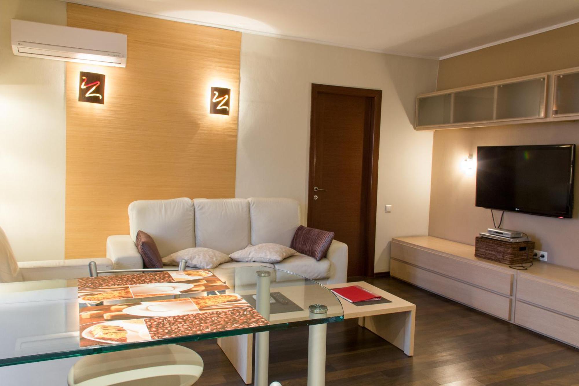 Alex Apartments Near Kreshatik St Apartment *